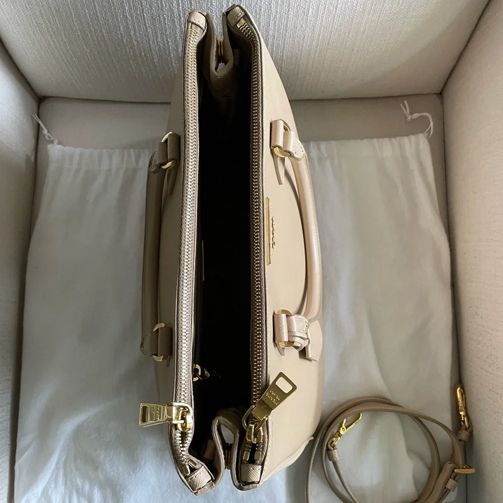 PRADA - Saffiano Large Galleria Double Zip Tote in Beige - Picture 2 of 16